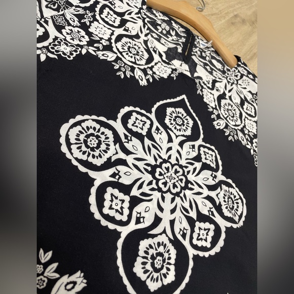 Old Navy Women’s Black & White Short Sleeve Blouse - Picture 2 of 5